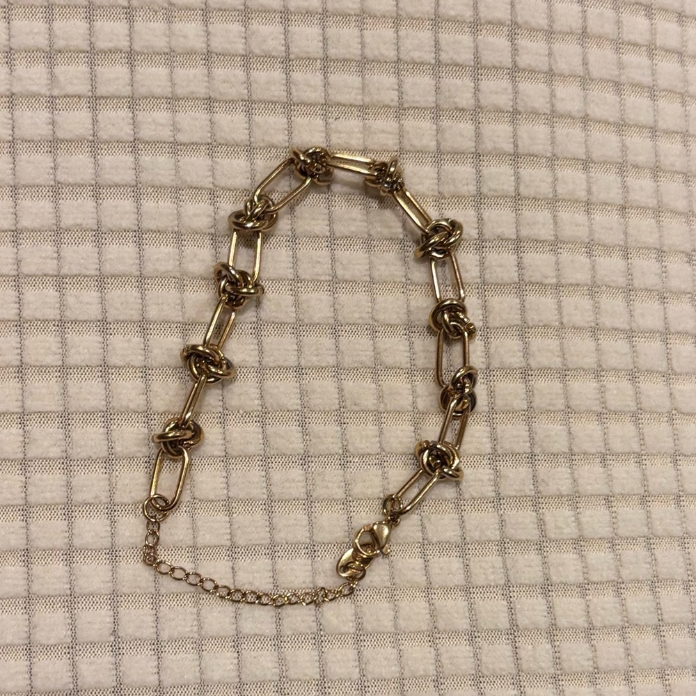 Elegant Gold Chain Bracelet